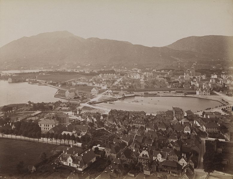 File:466. Bergen, Panorama fra Fløifjeldet - NB bldsa AL0466.jpg