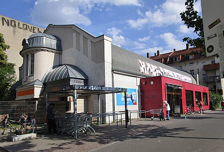 Aldi und Nachbarschaftsbühne in einem Gebäude