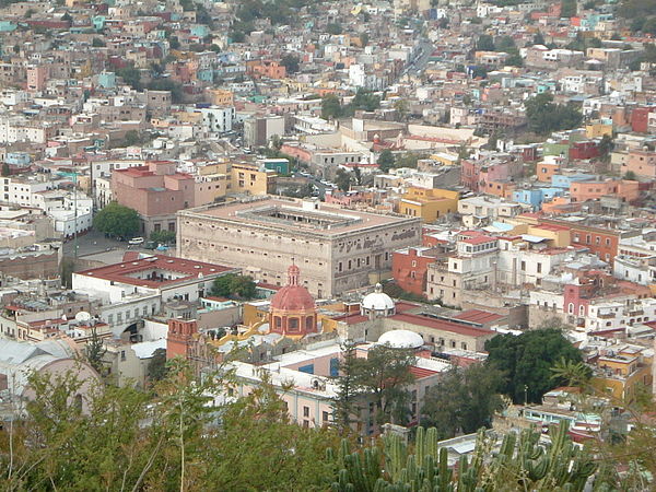 Guanajuato. At center: the Alhóndiga de Granaditas