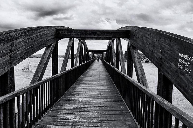 File:Antiguo puente de Ribadeo - Flickr - vpogarcia.jpg