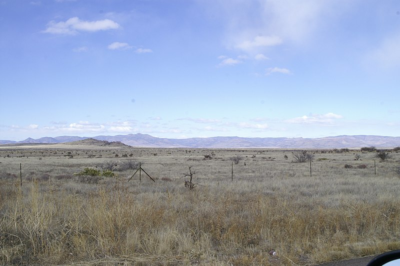 File:Apacheria, San Carlos, AZ, Antelope Flat view NW to Nantes Rim, 2011 - panoramio.jpg