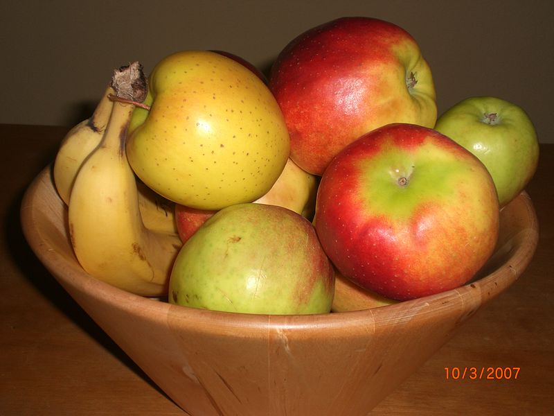 File:Apples and bananas in bowl.jpg