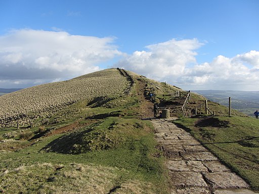 Approaching Hollins Cross - geograph.org.uk - 3855232