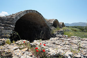 English: The cisterns are dating back to Roman times Polski: Cysterny rzymskie Ελληνικά: Ρωμαίοσ στέρνα