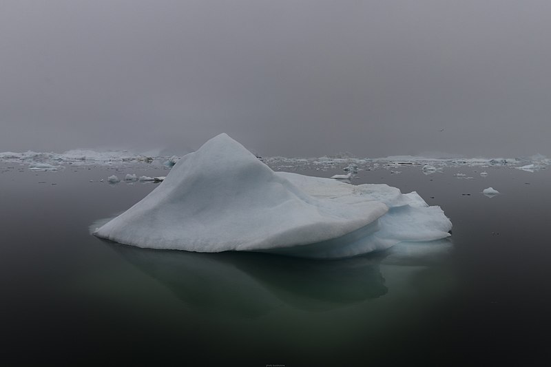 File:Artic Scenic view of Greenland icebergs in Baffin Bay in Disko Bay Photo - Buiobuione 02.jpg