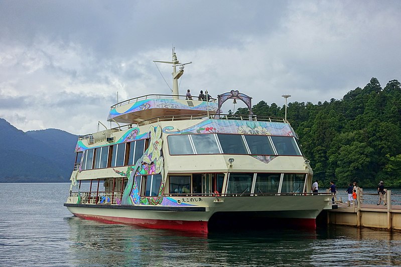 File:Ashinoko Boat Cruise - Hakone, Japan - DSC05916.jpg