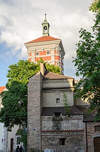 Rotes Tor mit Stadtmauer von Westen