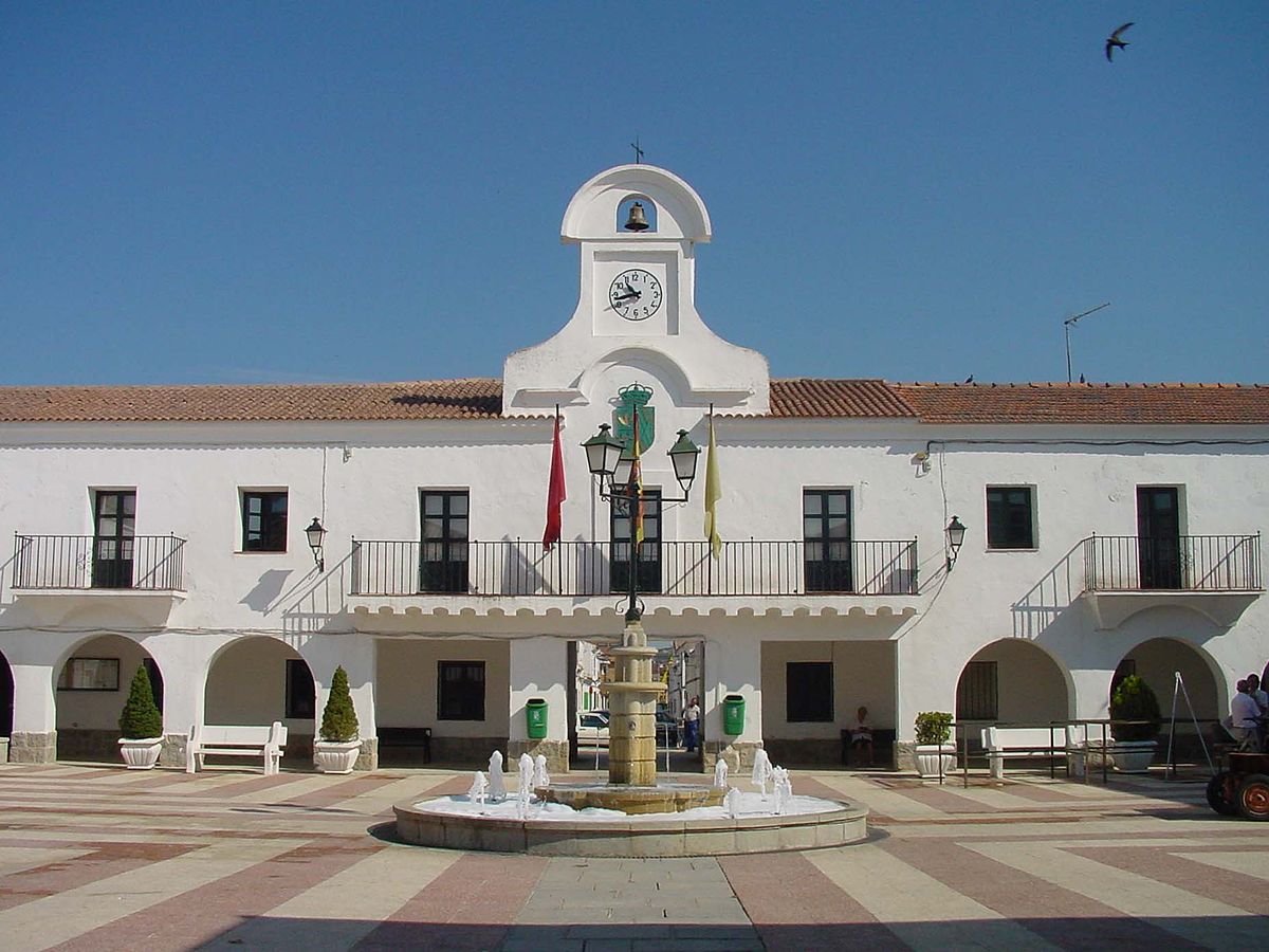 Archivo:Ayuntamiento de Villanueva del Pardillo.jpg - Wikipedia ...