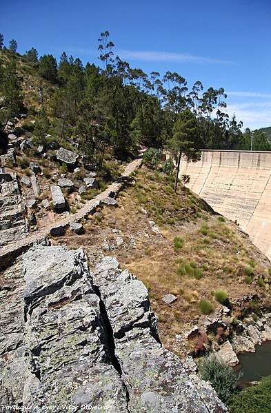 File:Barragem de Penha Garcia - Portugal (24101183278).jpg