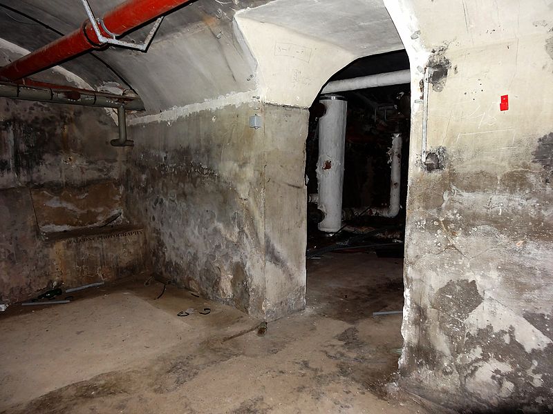 File:Basement (9085043844).jpg