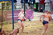 Deutsch: Beachhandball bei den Olympischen Jugendspielen 2018; Tag 6, 12. Oktober 2018; Mädchen, Hauptrundenspiel – Ungarn-Niederlande 2:1 English: Beach handball at the 2018 Summer Youth Olympics at 12 October 2018 – Girls Main Round – Hungary-Netherlands 2:1