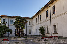 La biblioteca comunale presso Palazzo Marliani-Cicogna