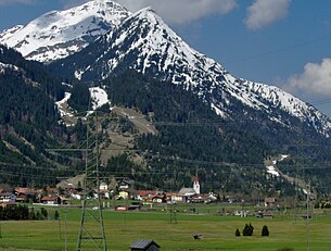 Bichlbach from the east with Almkopf and Thaneller