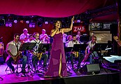 Bilder vom Zelt Musik Festival 2023 in Freiburg im Breisgau:Der Big Band Abend am 1.07.2023 im Spiegelzelt mit den Bigbands ::Chnopfi Bigband (Raymond)::BigSickBand (Sick) ::Streulichtern (Hekatron)Veranstalter ist Südwestmetall Bezirksgruppe Freiburg mi der Geschäftsführerin Iris Taut die dieses Amt von Stephan Wilken im April übernommen hat