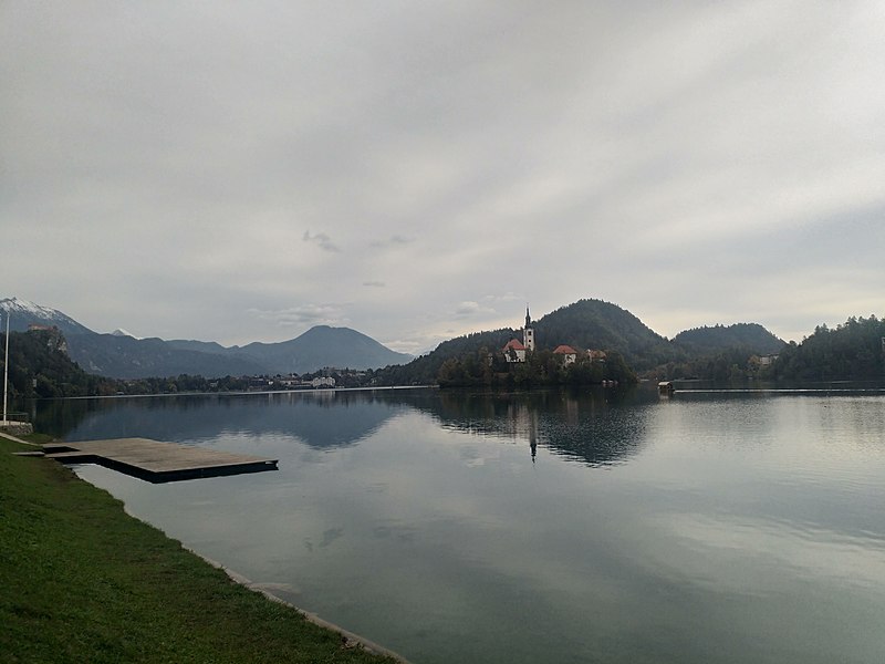 File:Bled - Blick auf den See (51581957745).jpg