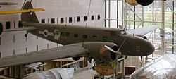 מטוס בואינג 247 משוחזר בתצוגה במוזיאון האוויר והחלל הלאומי בוושינגטון די. סי.