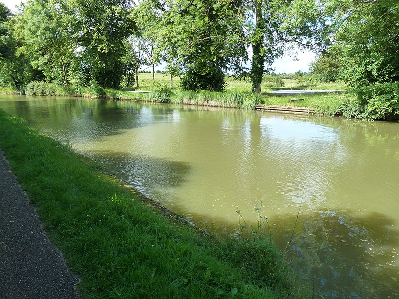 File:Bridge 102, Grand Junction Canal (original site) - geograph.org.uk - 3077427.jpg