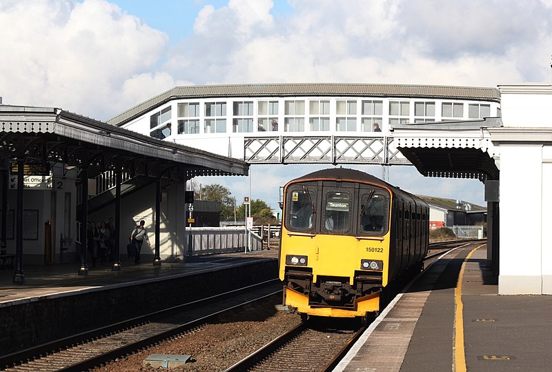 File:Bridgwater - fGWR 150122 down train.JPG