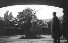 A 12.8 cm FlaK 40, the main guns of the Flak-towers, and its crew