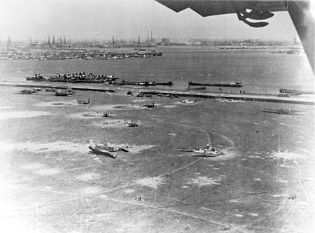 Tập_tin:Bundesarchiv_Bild_141-1308,_Flugplatz_Waalhaven,_zerstörte_Ju_52.jpg