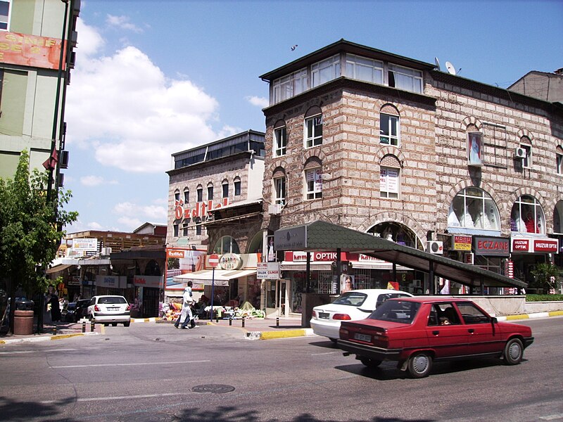 File:Bursa-atatürk caddesinden kapalı çarşıya giriş - panoramio.jpg