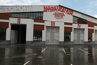 Bus garage storage and maintenance facility for buses