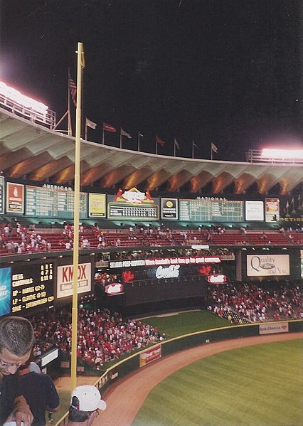 File:Busch Stadium II August 2004 07.jpg