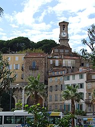 Le clocher vu depuis le pied de la colline du Suquet.