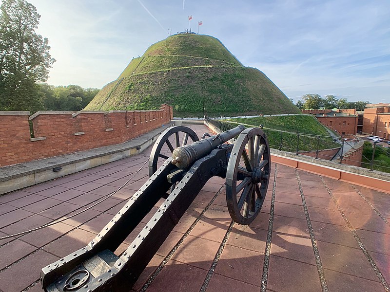 File:Cannons at the Kościuszko Mound, Kraków, Poland, 2019, 05.jpg