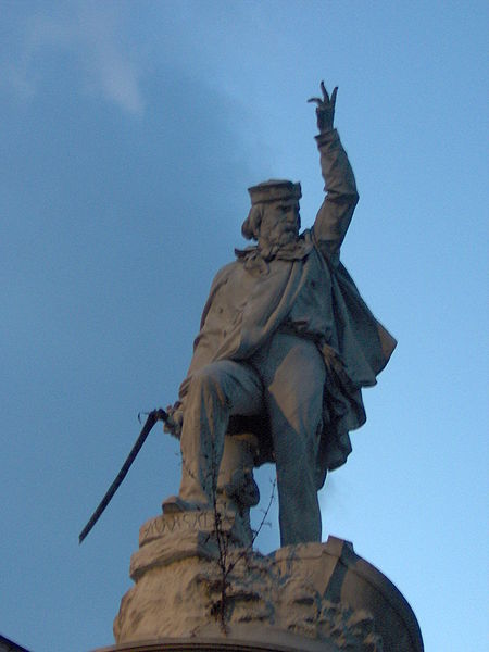 صورة:Carrara - Statua di Garibaldi.JPG