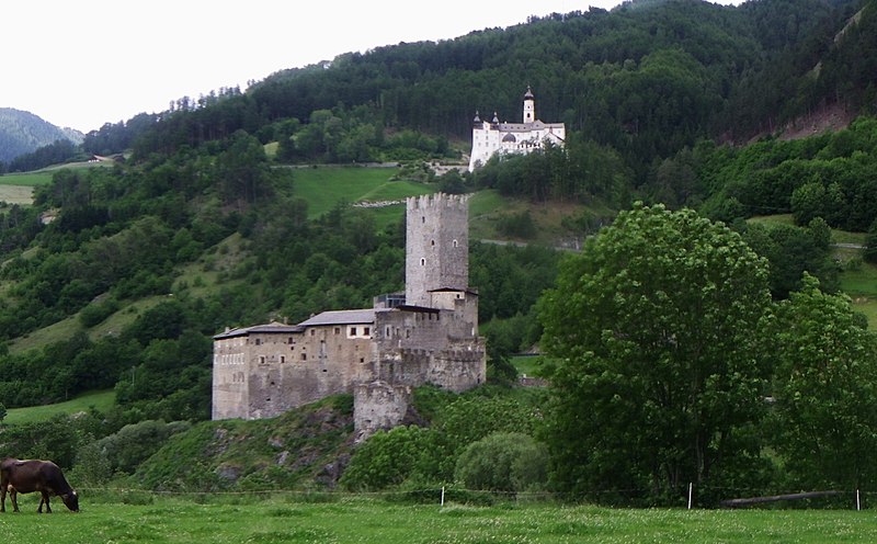 File:Castello del Principe a Burgusio e Abbazia di Monte Maria (BZ) - panoramio.jpg