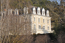 Château Laval à Gréoux-les-Bains.jpg