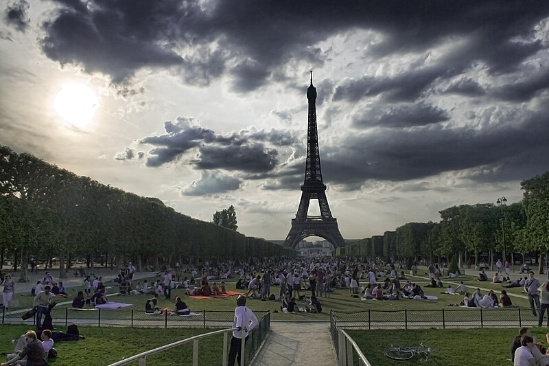 File:Champ de Mars - Paris 5 June 2010 002.jpg