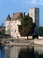 Chateau de Nemours vu depuis la rive du Loing photo retouchee.JPG