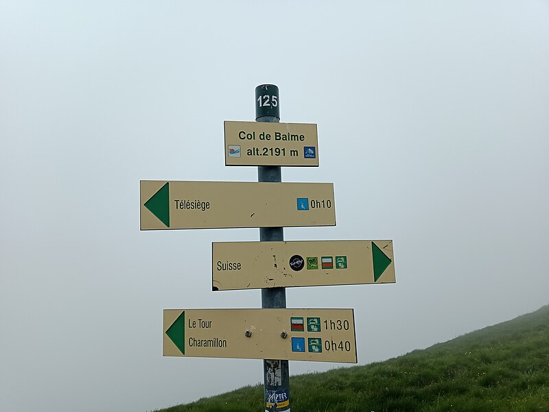 File:Col de Balme panneaux.jpg