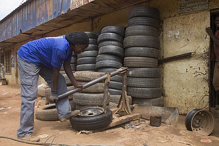 : Femme engagée dans le collage des pneus à Yaoundé. by User:Gtankam