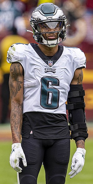 Smith with the Eagles during the 2021 season