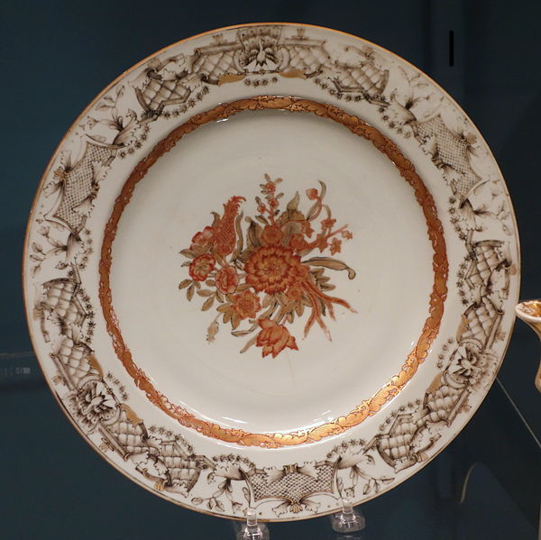 File:Dish with gray and gilt border, Chinese porcelain, 1740-1755 - Winterthur Museum - DSC01528.JPG