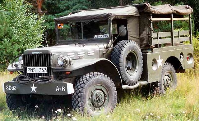 Desilusión Alarmante ambulancia Archivo:Dodge 1942.jpg - Wikipedia, la enciclopedia libre