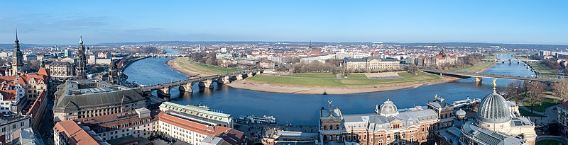 File:Dresden Altstadt Luftbild Panorama (25181520551).jpg