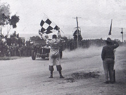 Whitehead (ERA R10B) takes the flag to win the 1938 Australian Grand Prix