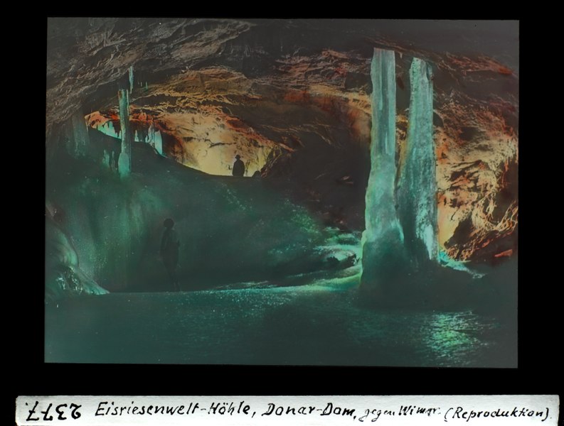 File:ETH-BIB-Eisriesenwelt, Höhle, Donar-Dom, gegen Wimar-Dia 247-02377.tif