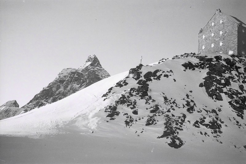 File:ETH-BIB-Theodulhütte, Matterhorn, General Milch-Inlandflüge-LBS MH05-60-19.tif