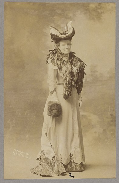 File:Edith Kermit Carow Roosevelt, full-length portrait, standing, facing front LCCN95522848.jpg