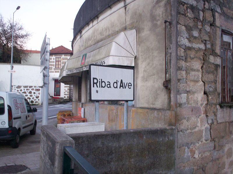 File:Entrada de Riba de Ave.JPG