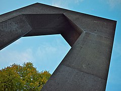 Tor aus Basaltlava. Düsseldorfer Südpark