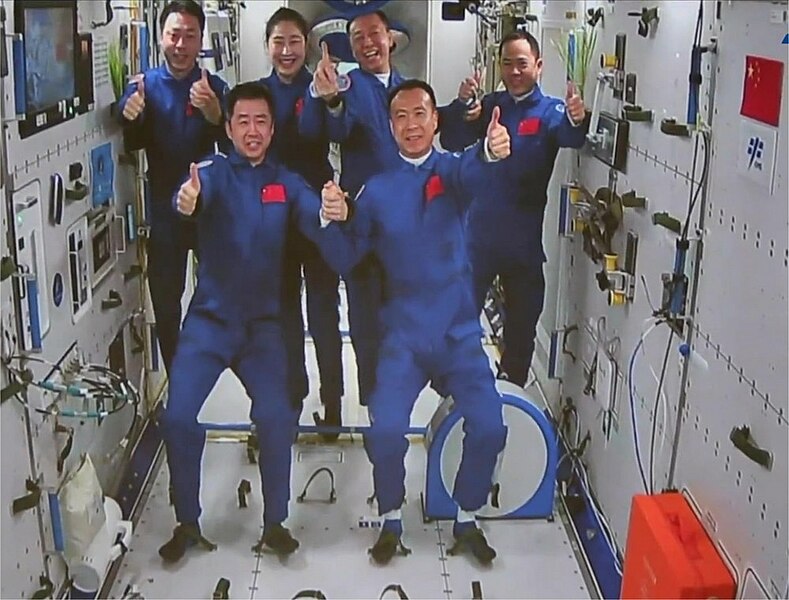 File:First gathering on Tiangong.jpg