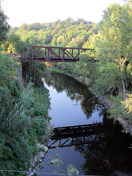 File:Fiume ombrone, vicino alla confluenza 02 vecchio ponte ferroviario.JPG