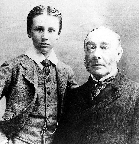 File:Franklin Delano Roosevelt with father James Roosevelt in 1895.jpg