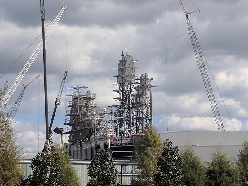 File:Galaxy's Edge Topped Off (25140942768).jpg